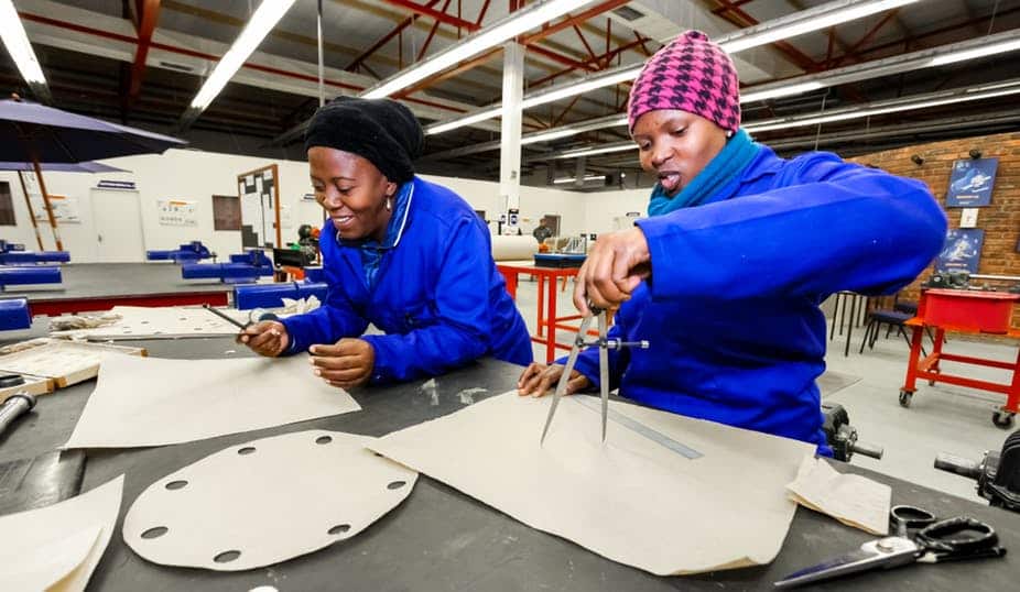 South Africa’s labour market is more favourable to men than to women. The 4IR may widen the gap. 