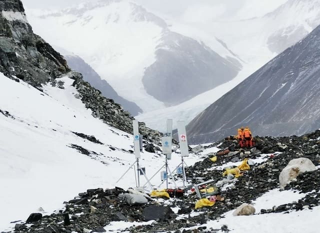 China’s Huawei Delivers 5G at Mount Everest Picture of 5G Base station at 6500m