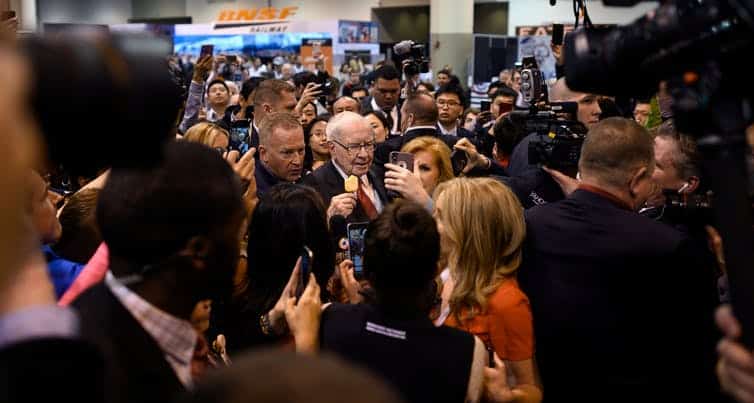 Why Warren Buffett Is A Model For His Billionaire Peers Warren Buffet