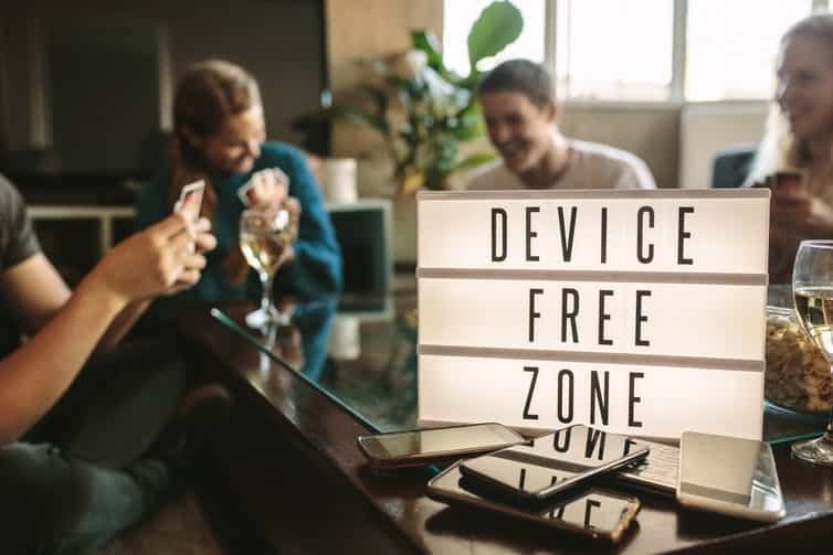 How To Enjoy A Digital Detox Over Christmas digital detox