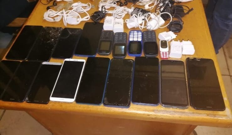 Foreigner Nabbed With 554 Cellphones Worth R2.5m In Bloemfontein Inmates scammers